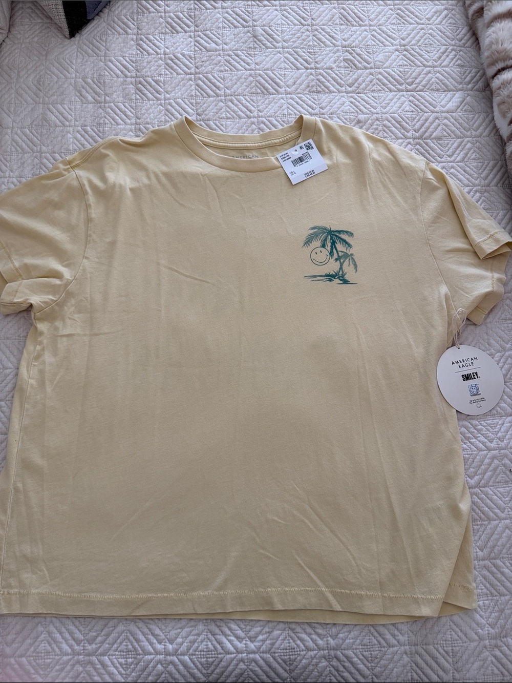 American Eagle Outfitters Men's Light Yellow Palm Graphic T-Shirt
